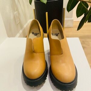 Brand New Dr. Martens Size 8 Cordelia Tan Leather Healed Shoes
